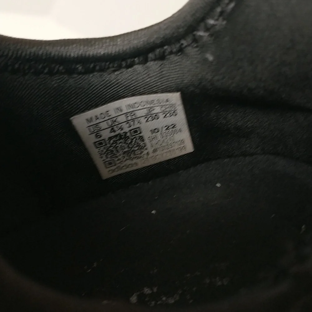 Adidas NMD R1‎ PrimeBlue, Size 6, Black White And Blue